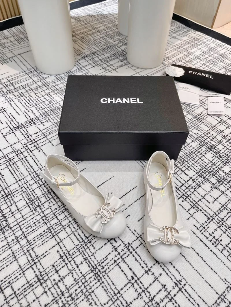 Chanel Flat Shoes Elegant 18249