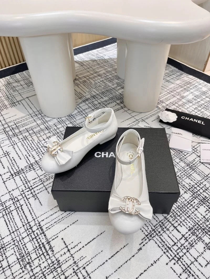 Chanel Flat Shoes Elegant 18249