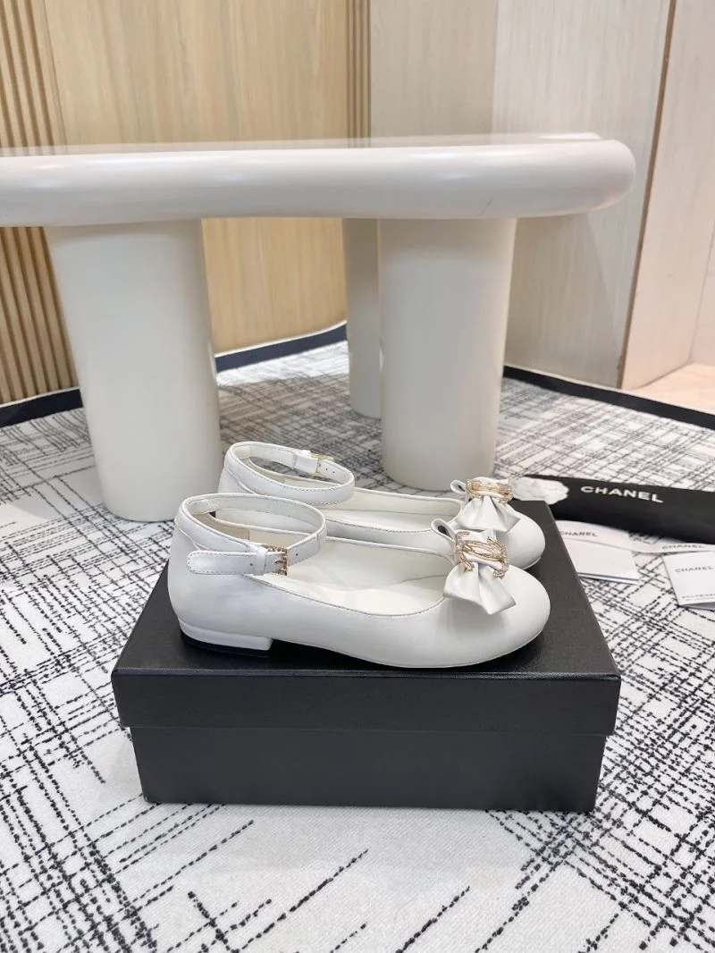 Chanel Flat Shoes Elegant 18249