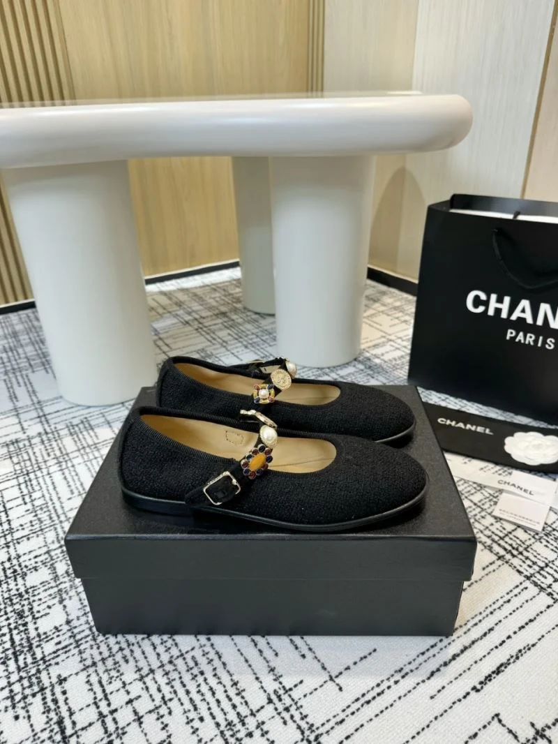 Stylish Chanel Flat Shoes 18245