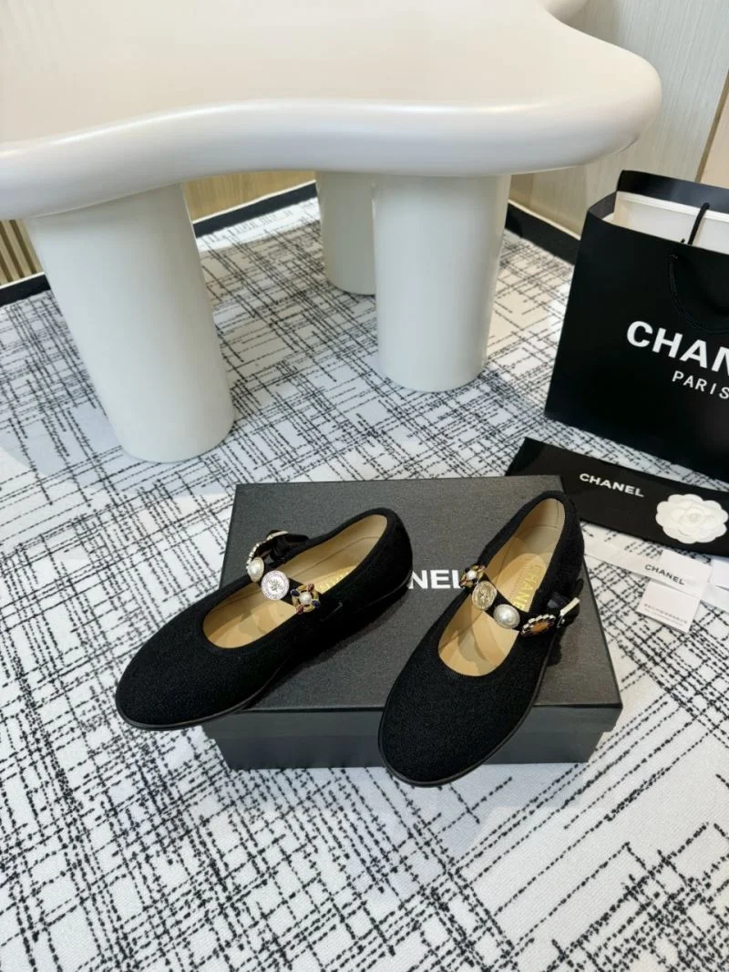 Stylish Chanel Flat Shoes 18245