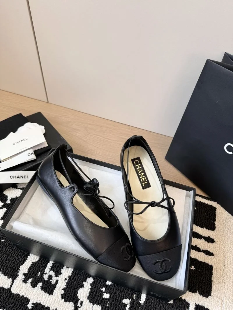 Chanel Flat Shoes Fashionable 18237
