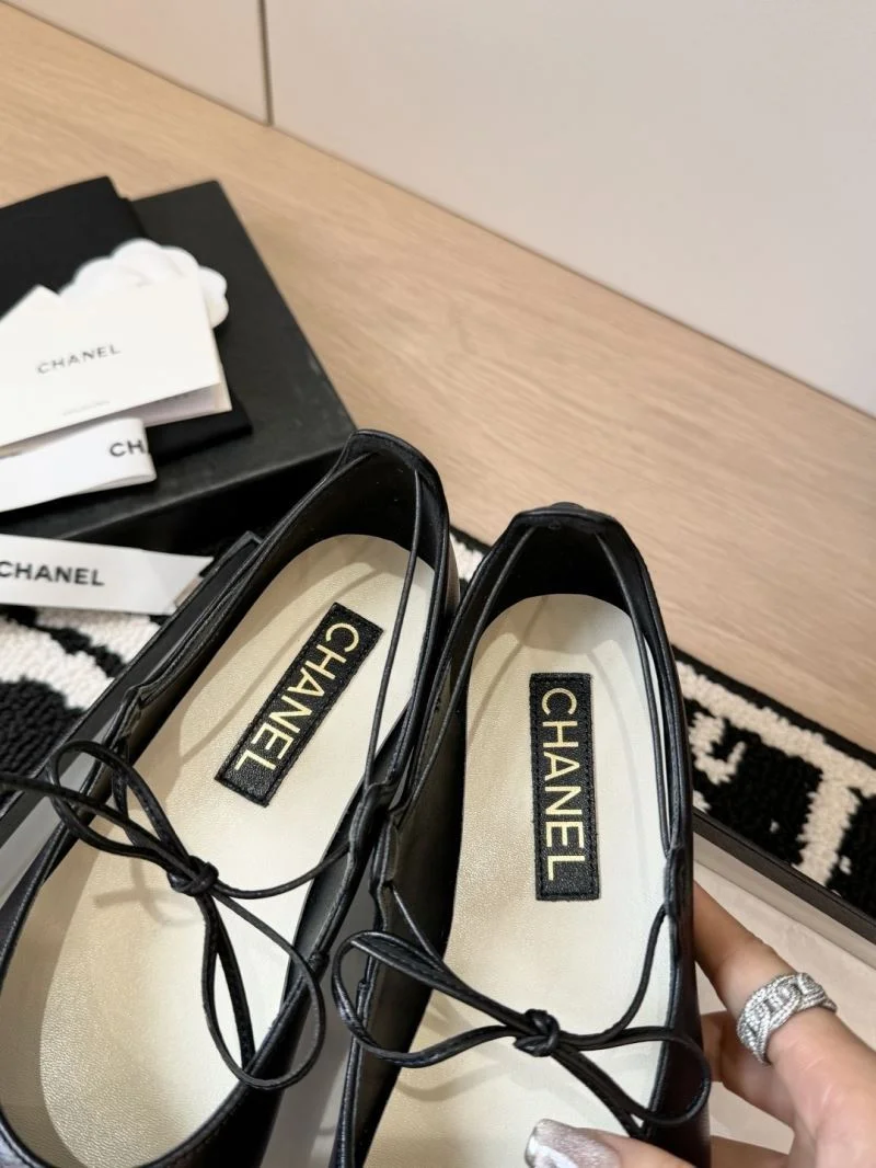 Chanel Flat Shoes Fashionable 18237