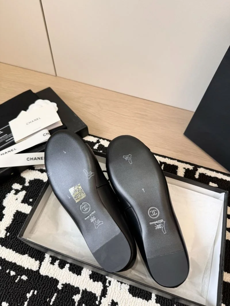 Chanel Flat Shoes Fashionable 18237