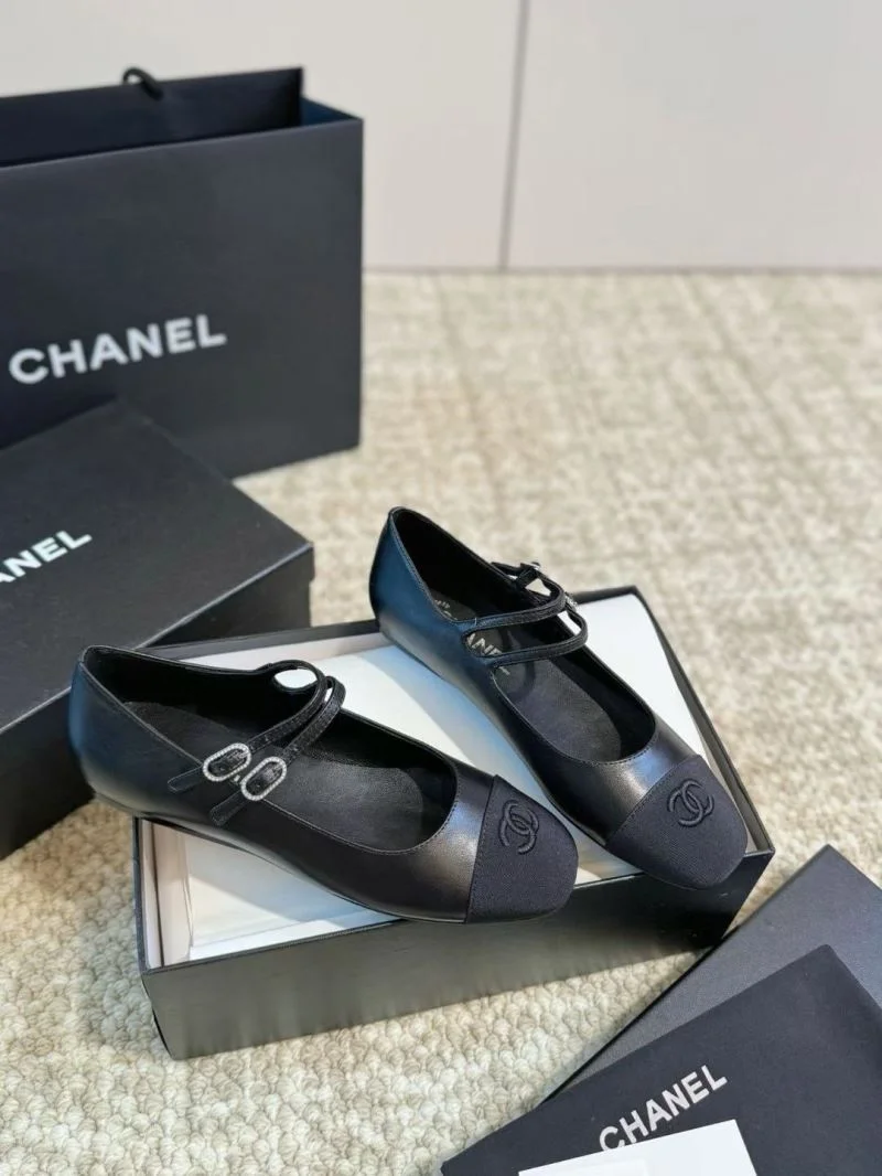 Chanel Flat Shoes Lightweight 18235