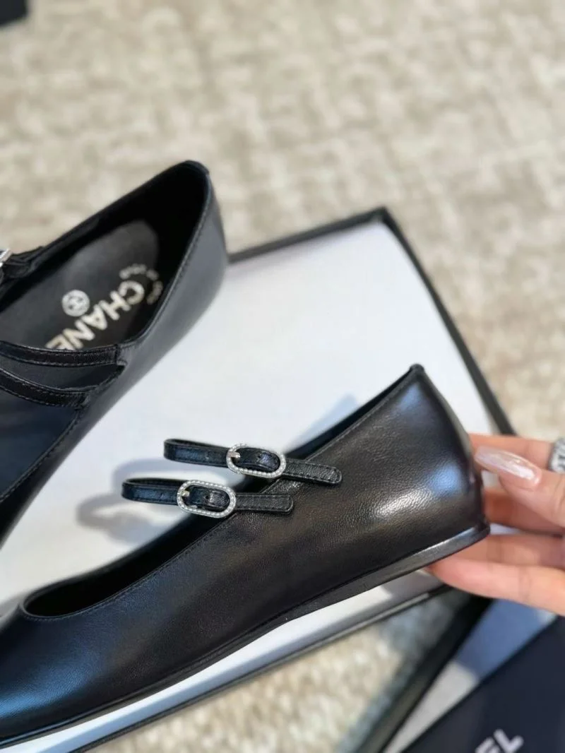 Chanel Flat Shoes Lightweight 18235