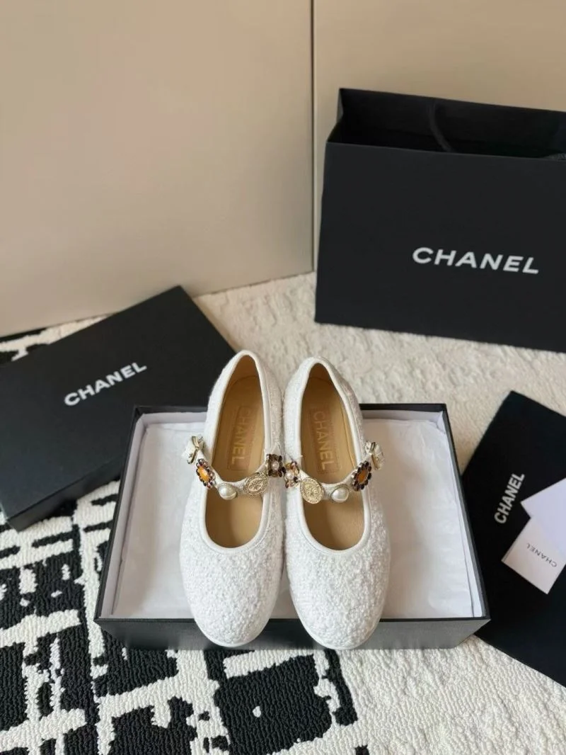 Versatile Chanel Flat Shoes 18224