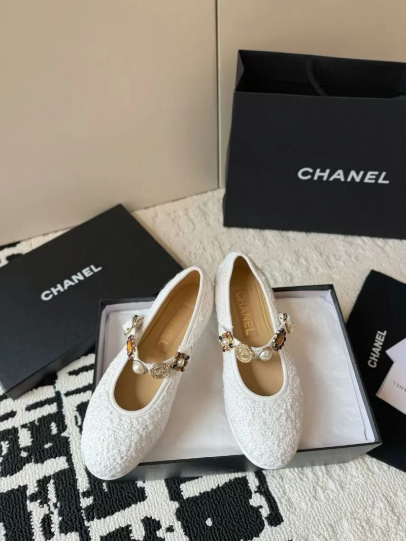 Versatile Chanel Flat Shoes 18224