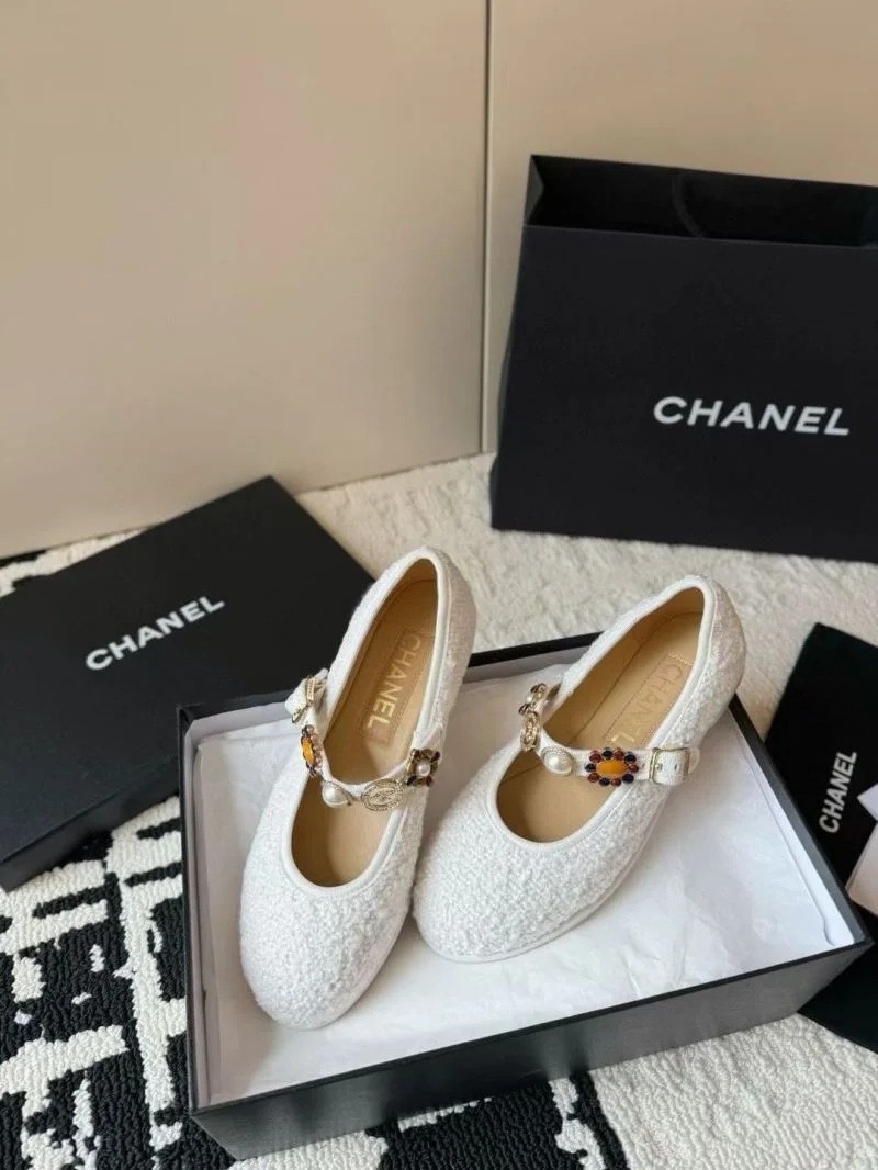 Versatile Chanel Flat Shoes 18224