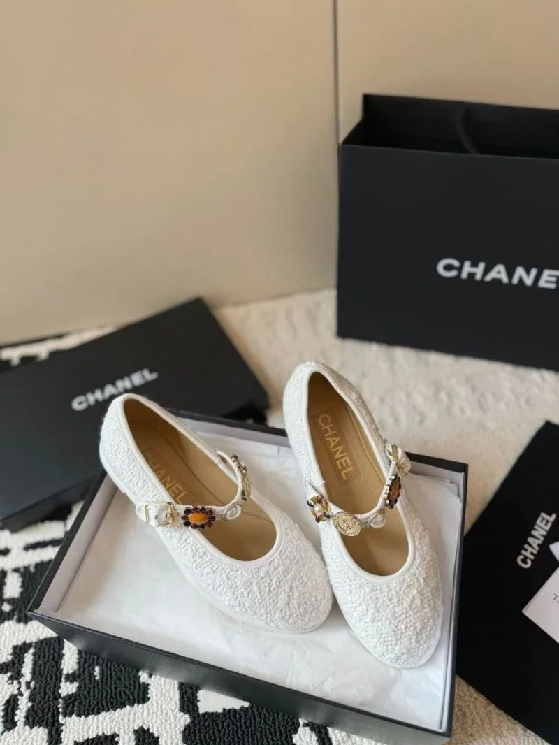 Versatile Chanel Flat Shoes 18224