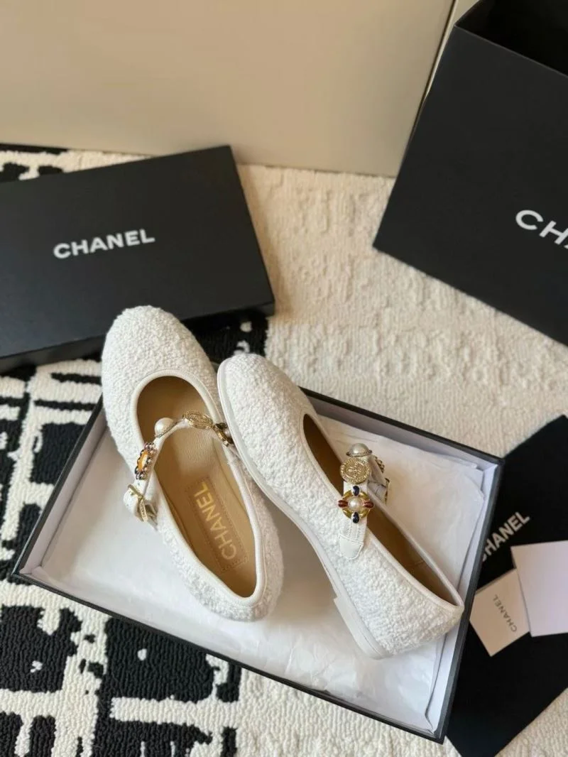 Versatile Chanel Flat Shoes 18224
