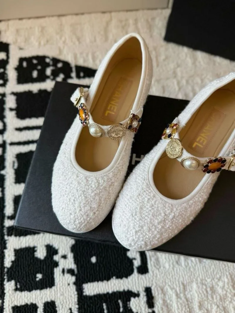Versatile Chanel Flat Shoes 18224