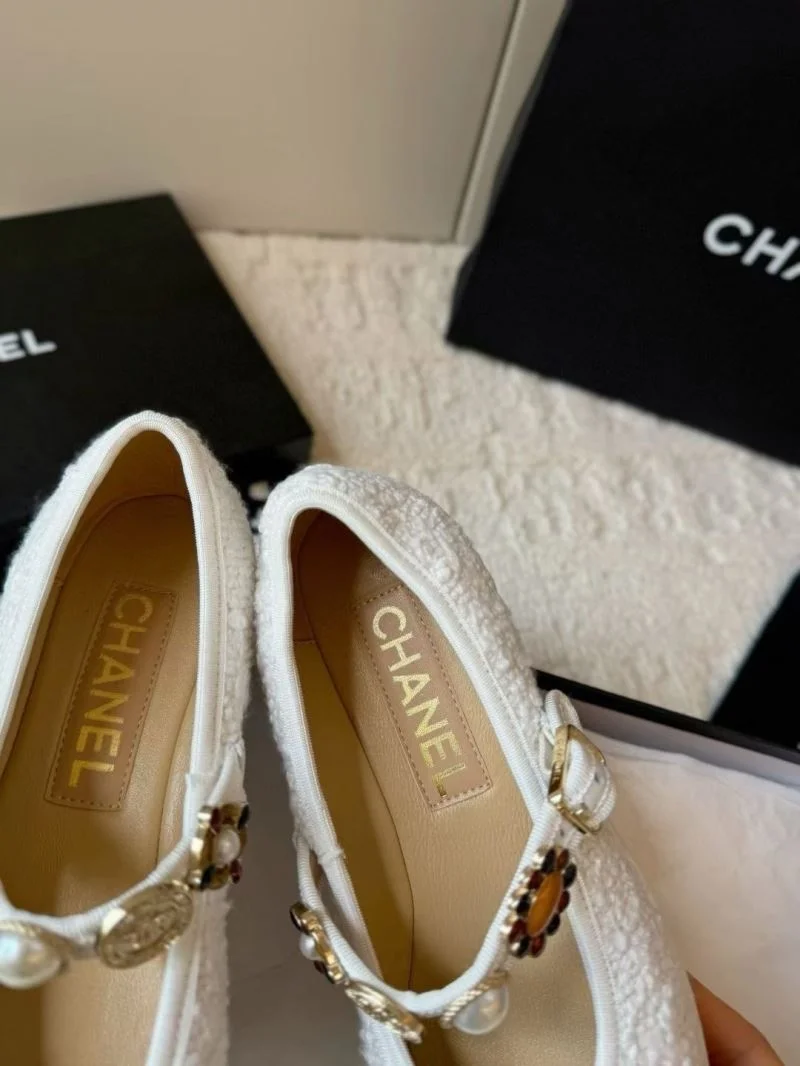 Versatile Chanel Flat Shoes 18224