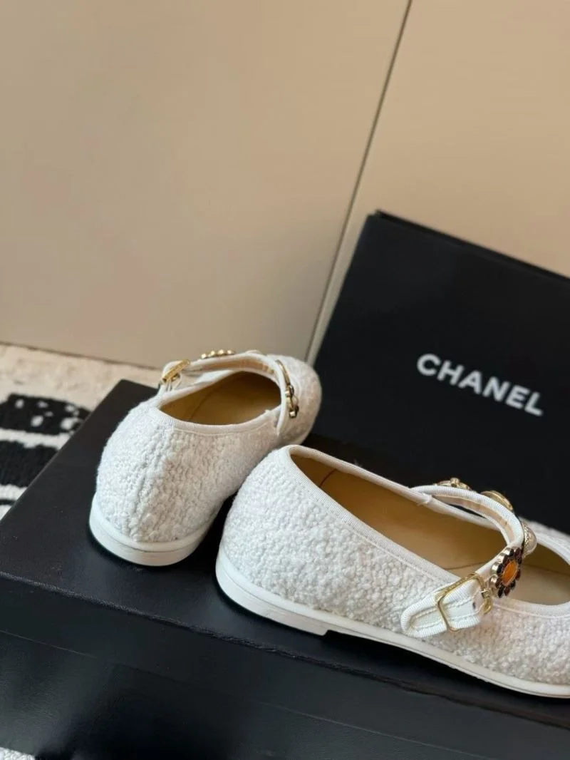 Versatile Chanel Flat Shoes 18224