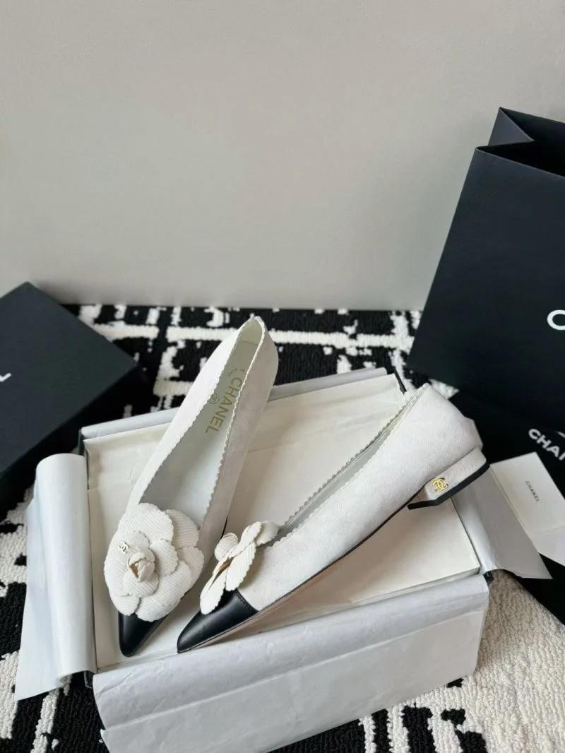 Chanel Flat Shoes WaterResistant 18218