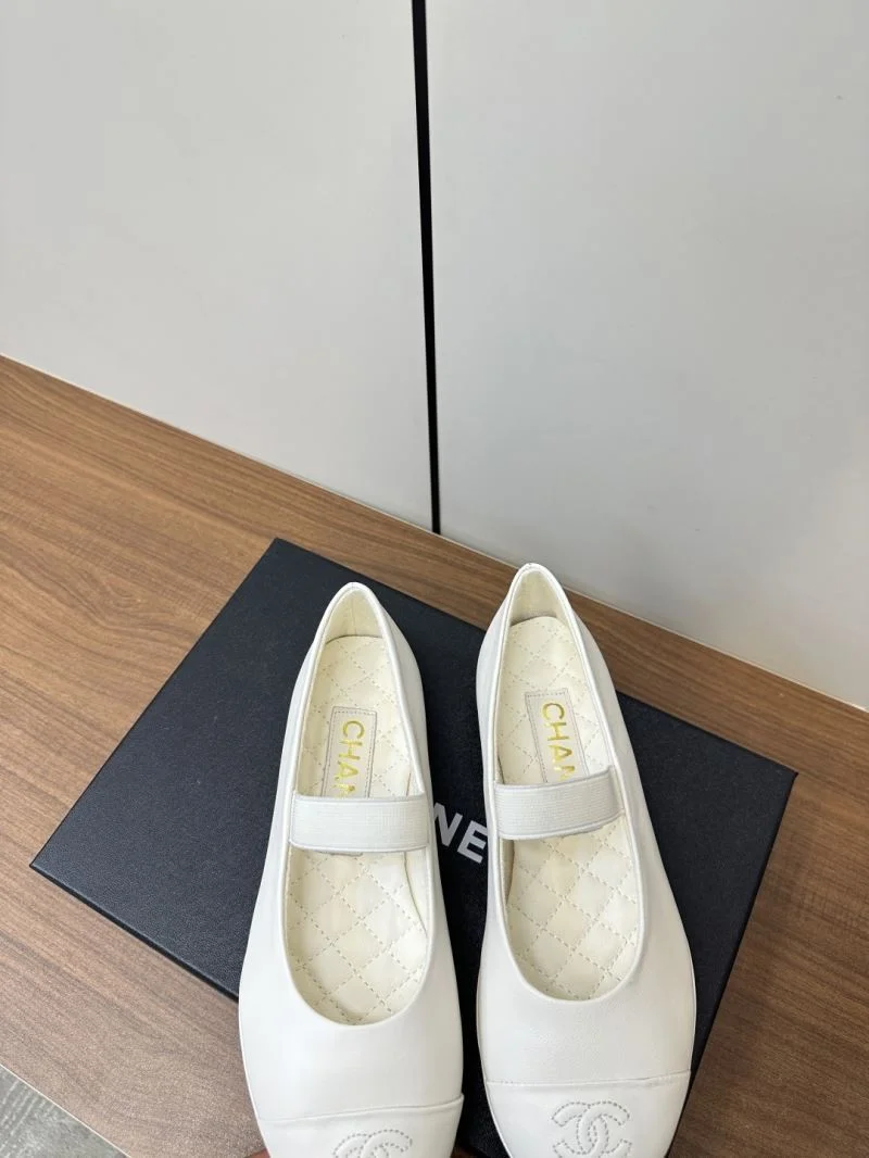Seasonal Chanel Flat Shoes 18213