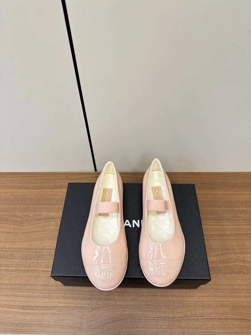 Versatile Chanel Flat Shoes 18206