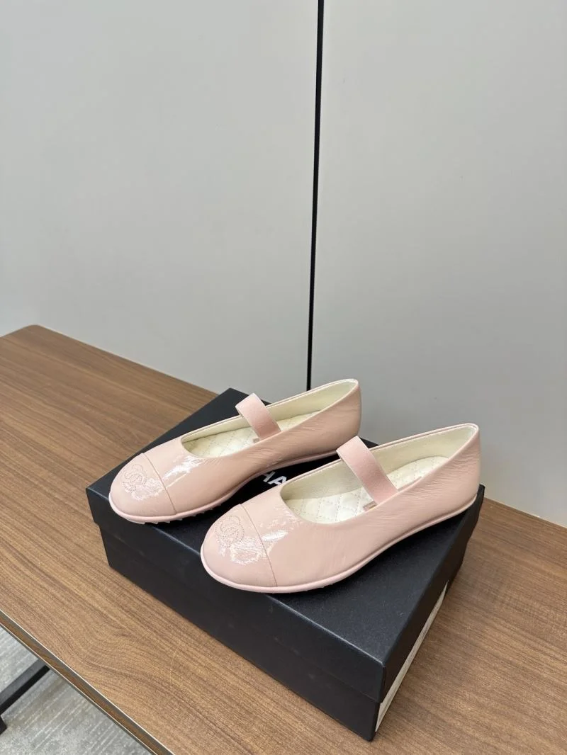 Versatile Chanel Flat Shoes 18206