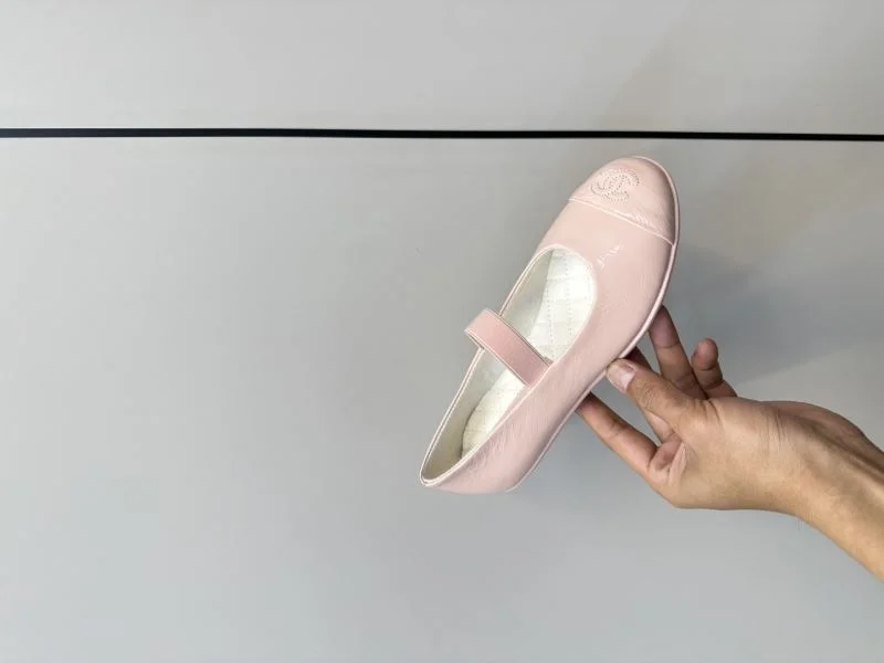 Versatile Chanel Flat Shoes 18206