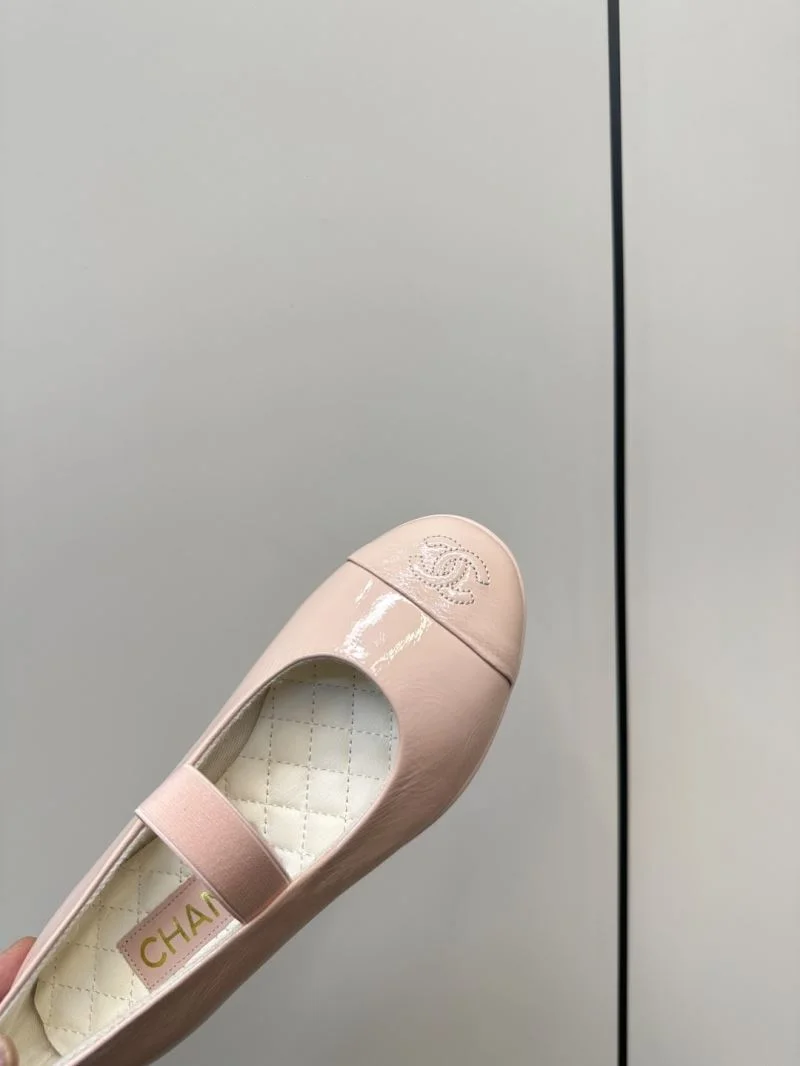 Versatile Chanel Flat Shoes 18206