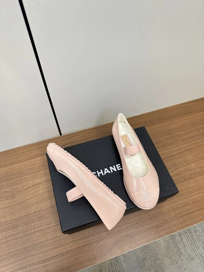 Versatile Chanel Flat Shoes 18206