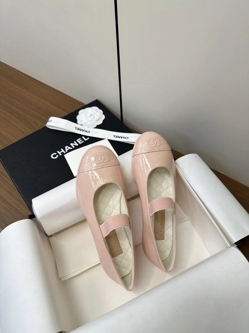 Versatile Chanel Flat Shoes 18206