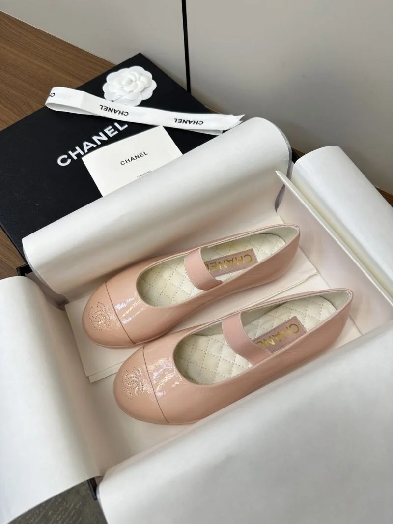Versatile Chanel Flat Shoes 18206