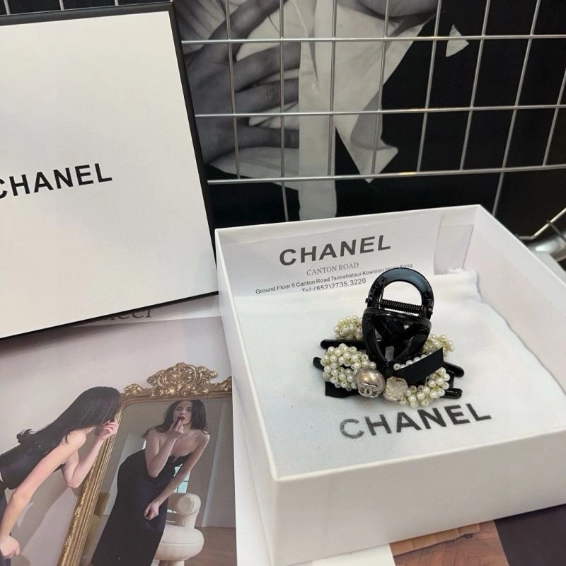 EyeCatching Chanel Hair Hoop 264455