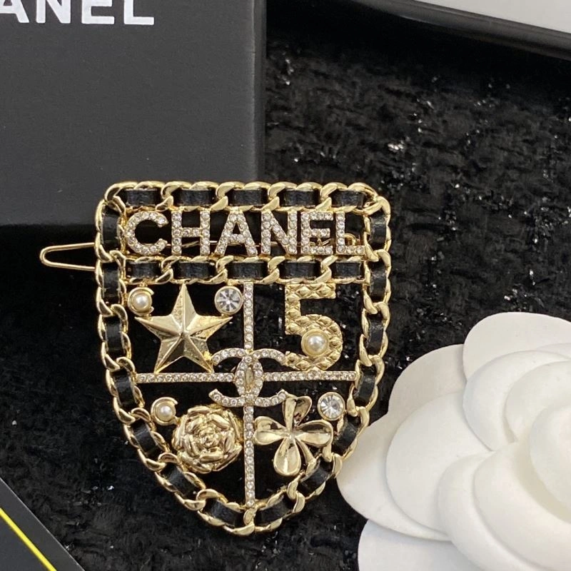 Trendy Chanel Hairpins 231031