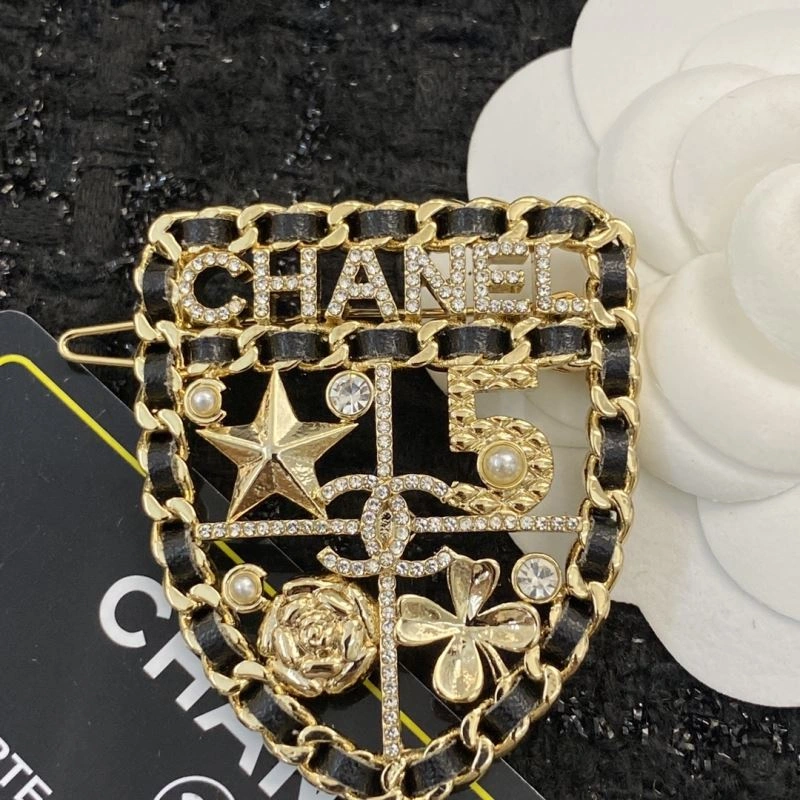 Trendy Chanel Hairpins 231031