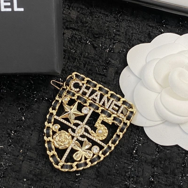 Trendy Chanel Hairpins 231031