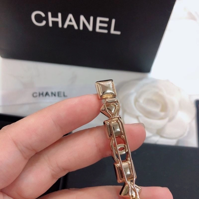 Breathable Chanel Hairpins 227036
