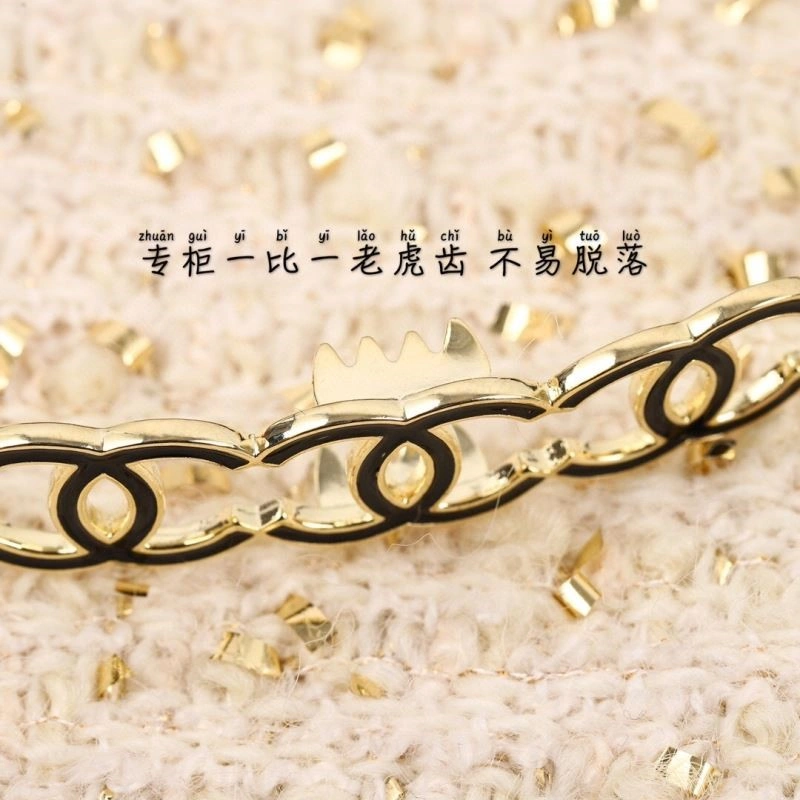 Compact Chanel Hairpins 220910