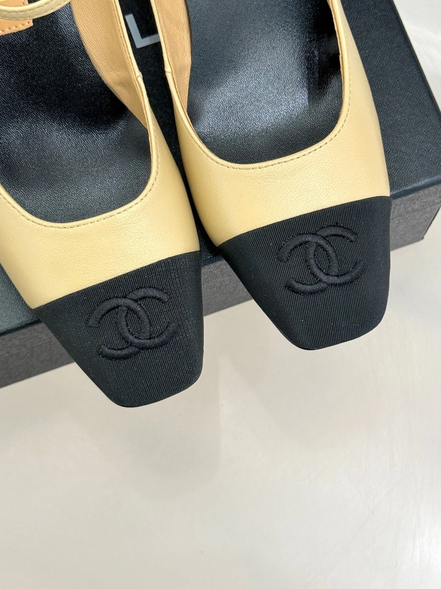 Chanel Heeled Shoes Durable 18190
