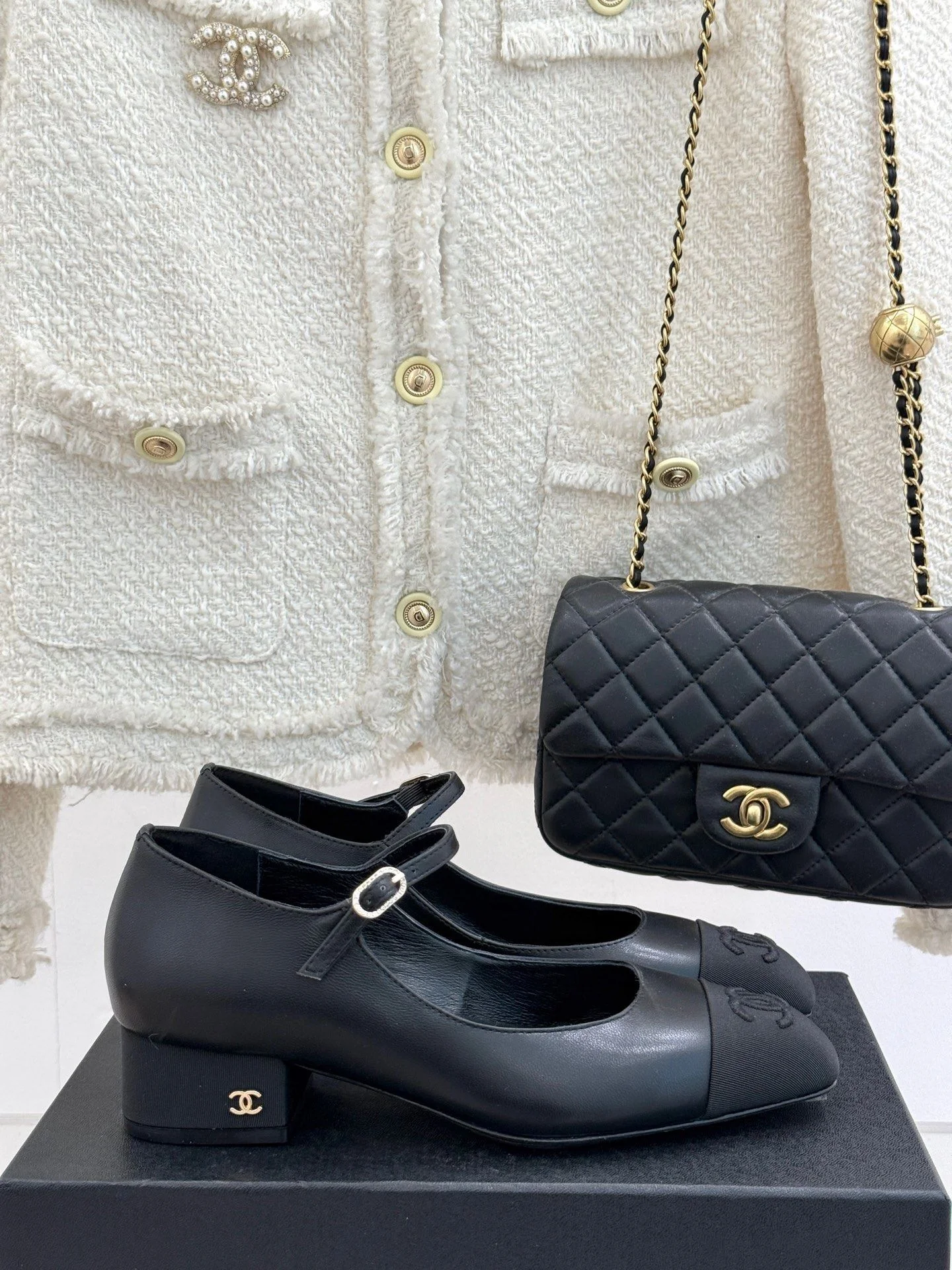 Chic Chanel Heeled Shoes 18186