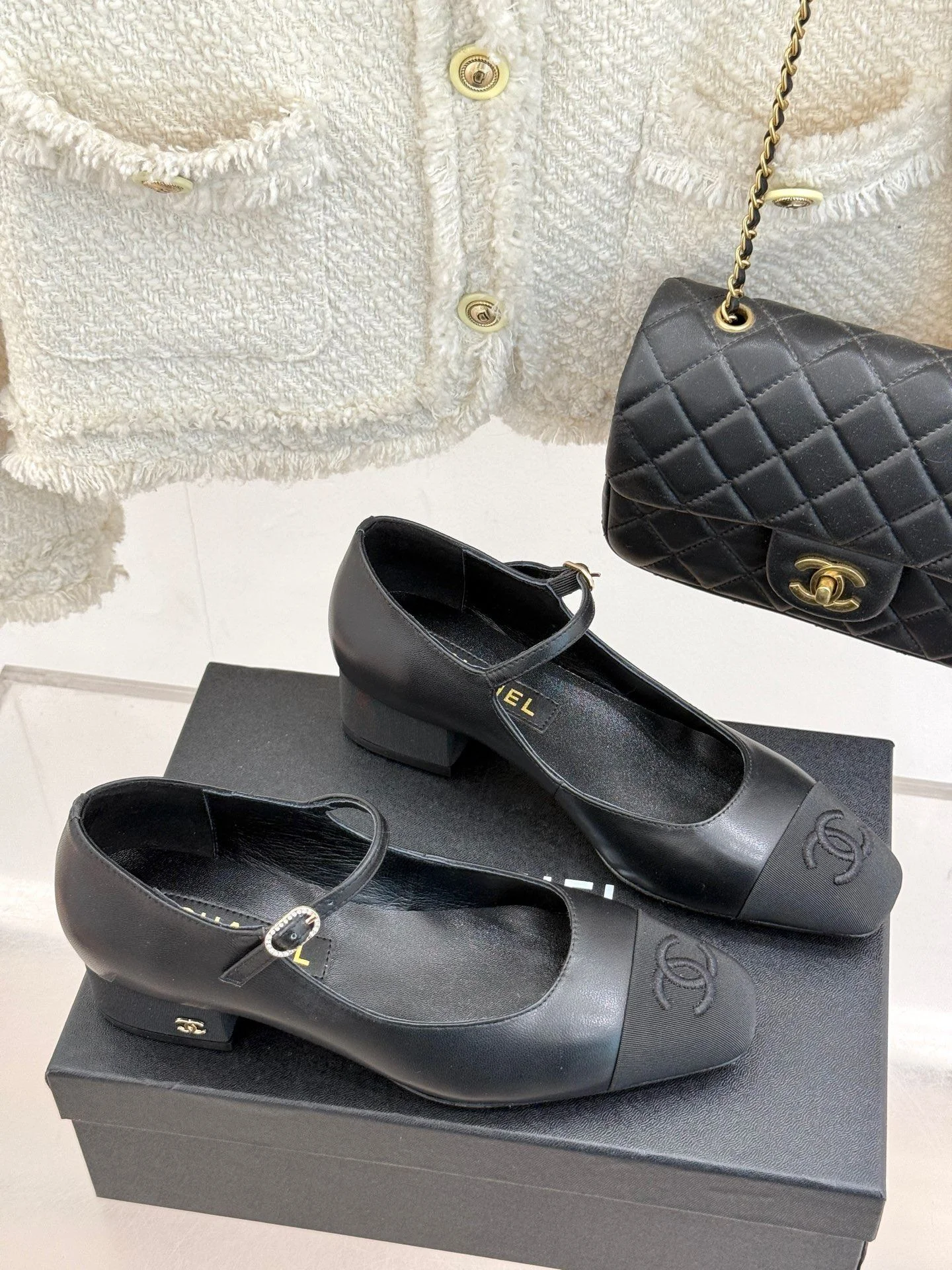 Chic Chanel Heeled Shoes 18186