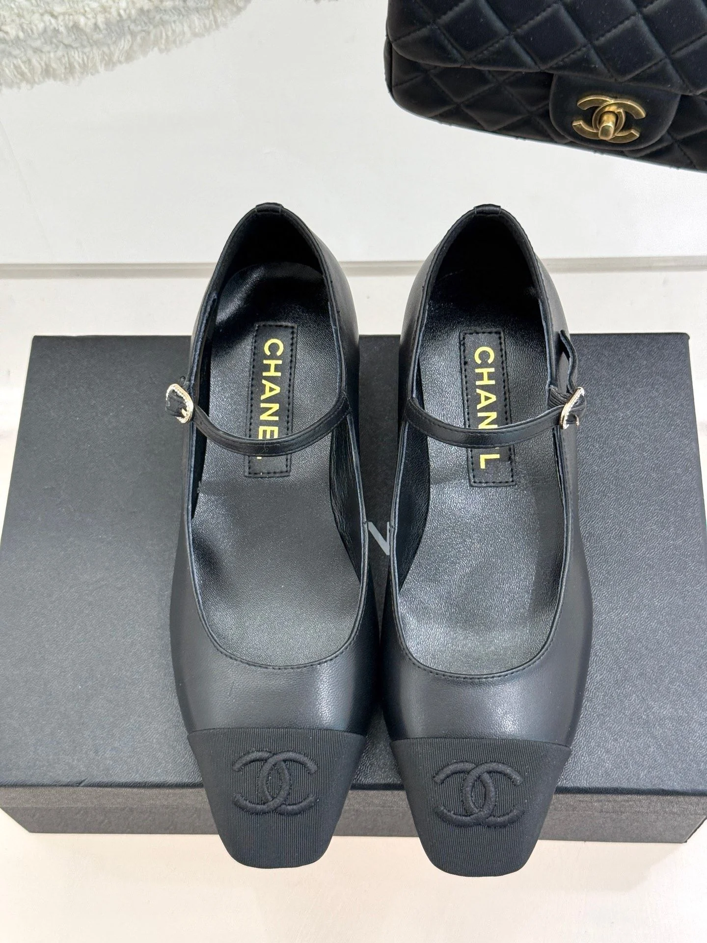 Chic Chanel Heeled Shoes 18186