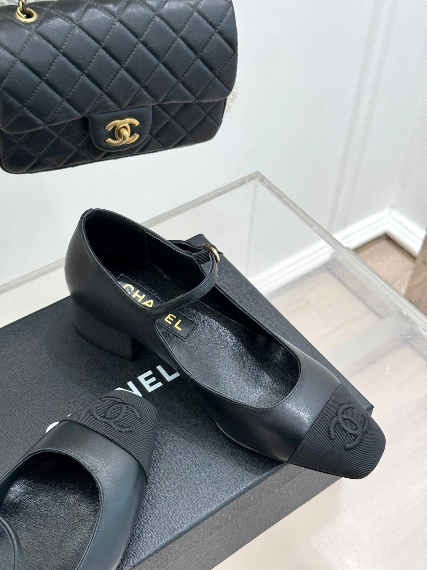 Chic Chanel Heeled Shoes 18186