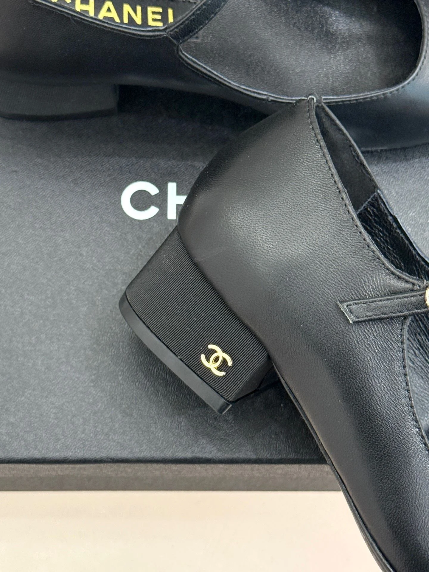 Chic Chanel Heeled Shoes 18186