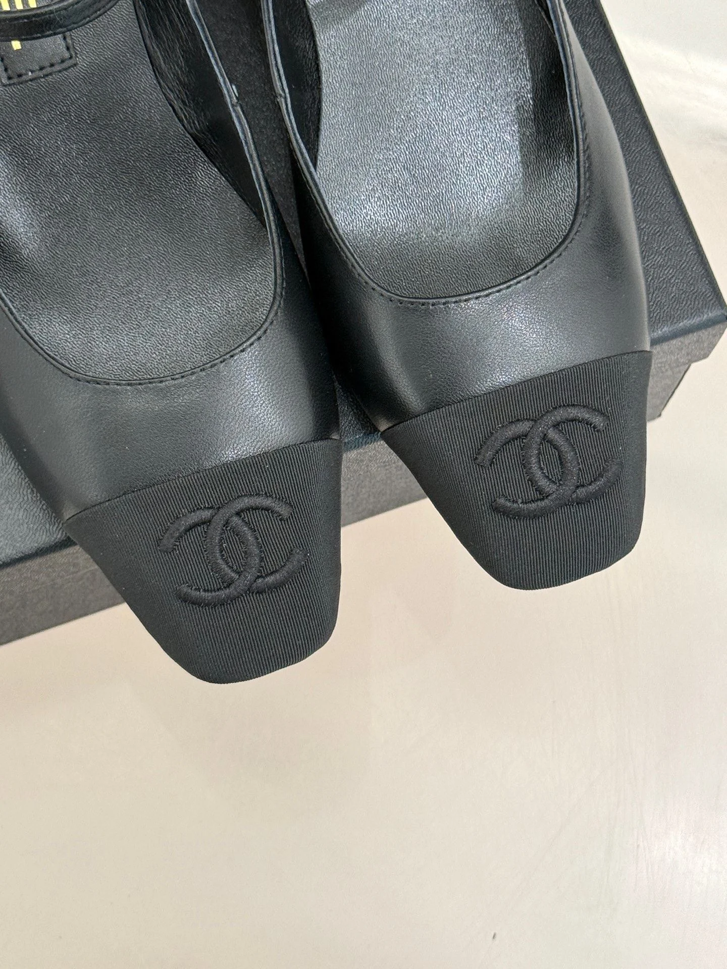 Chic Chanel Heeled Shoes 18186
