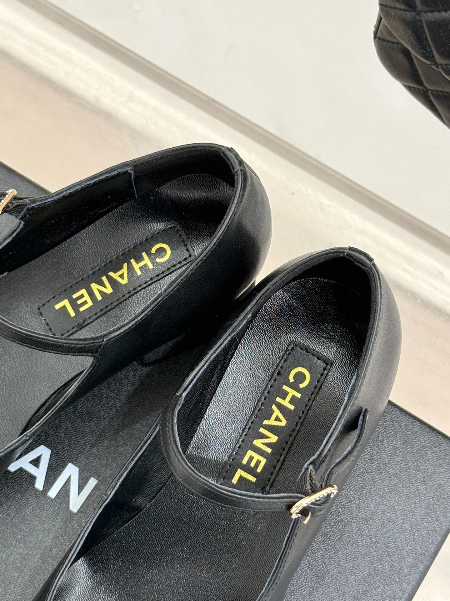 Chic Chanel Heeled Shoes 18186