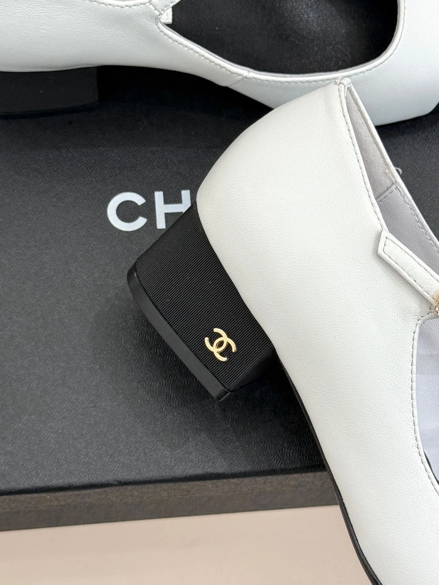 Chanel Heeled Shoes ZeroBulk 18185