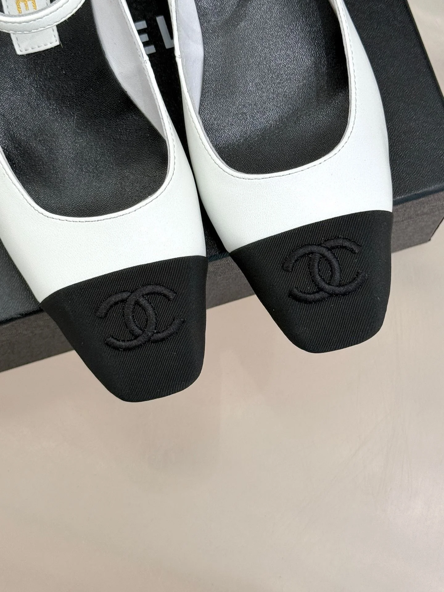 Chanel Heeled Shoes ZeroBulk 18185