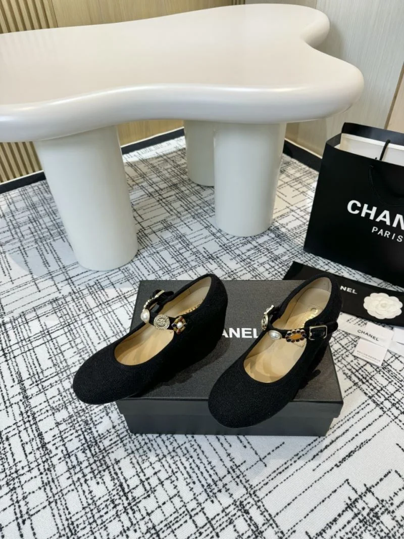 Chanel Heeled Shoes WellDesigned 18172