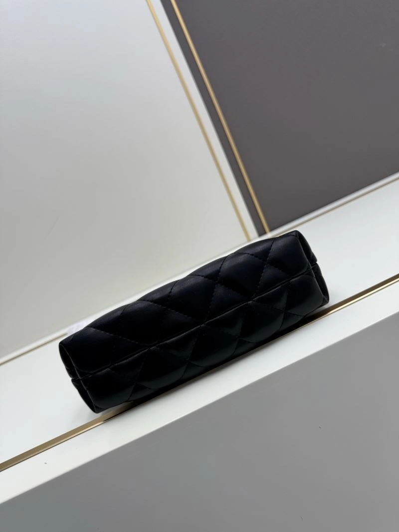 Minimalist Chanel Hobo Bags 84413