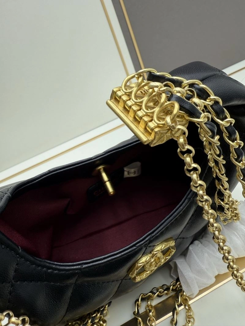 Minimalist Chanel Hobo Bags 84413
