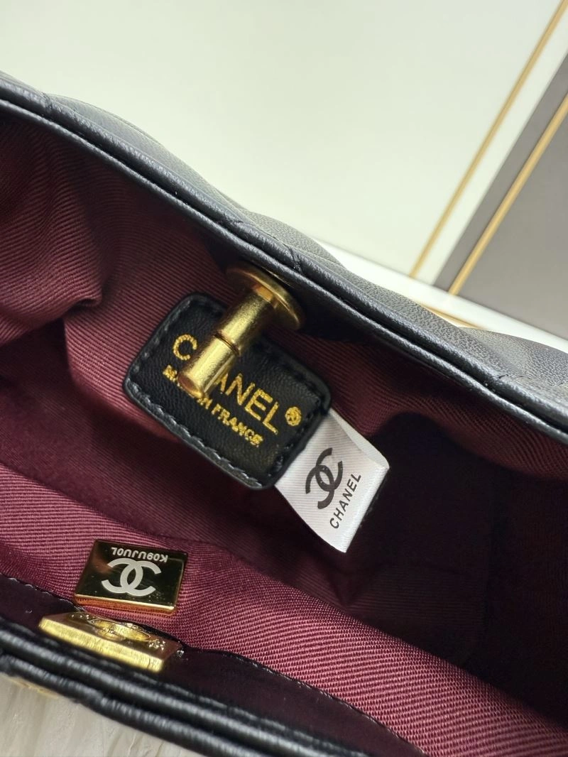 Minimalist Chanel Hobo Bags 84413