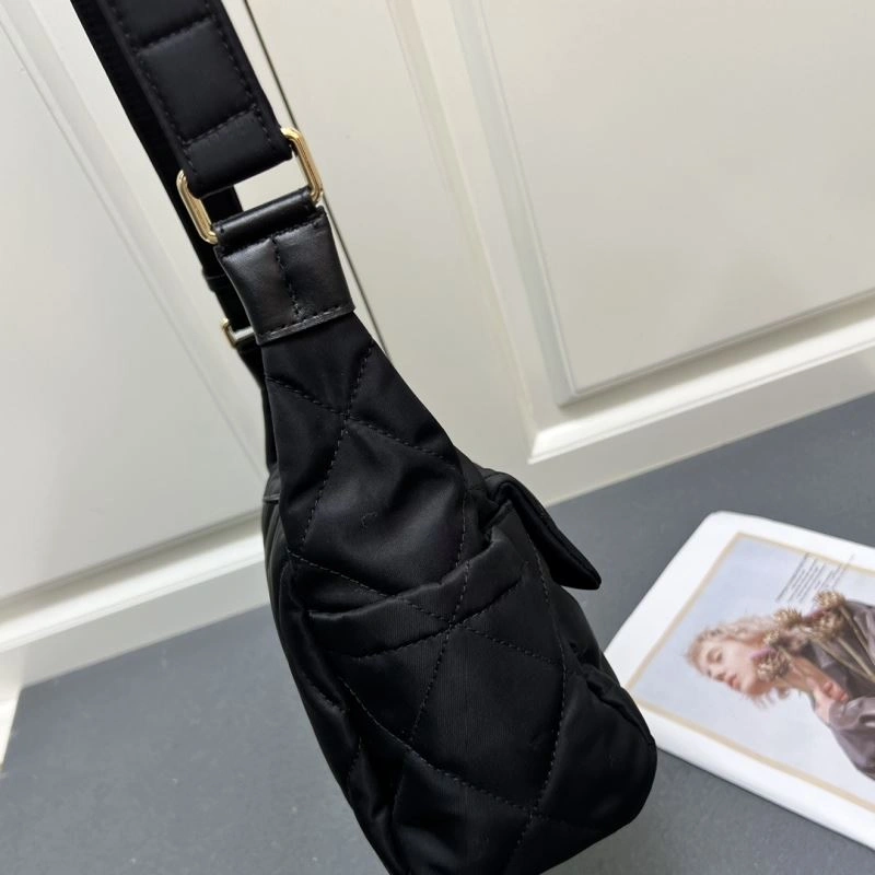 Chanel Hobo Bags Neat 84406