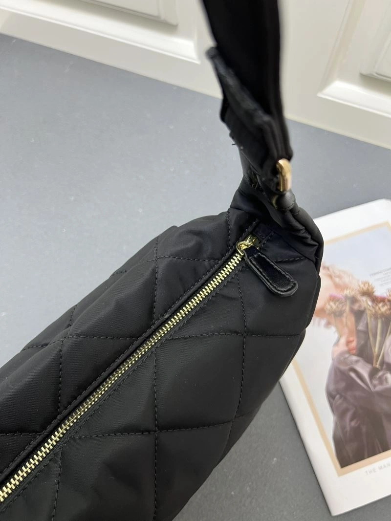 Chanel Hobo Bags Neat 84406