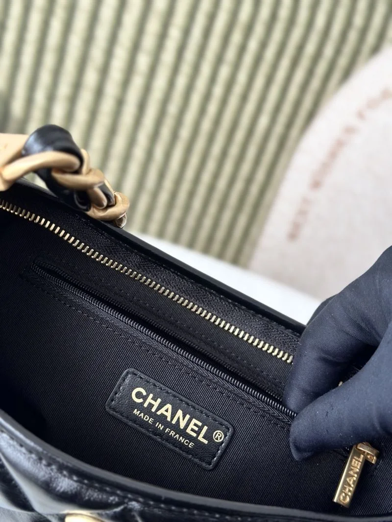 Chanel Hobo Bags Sophisticated 53112